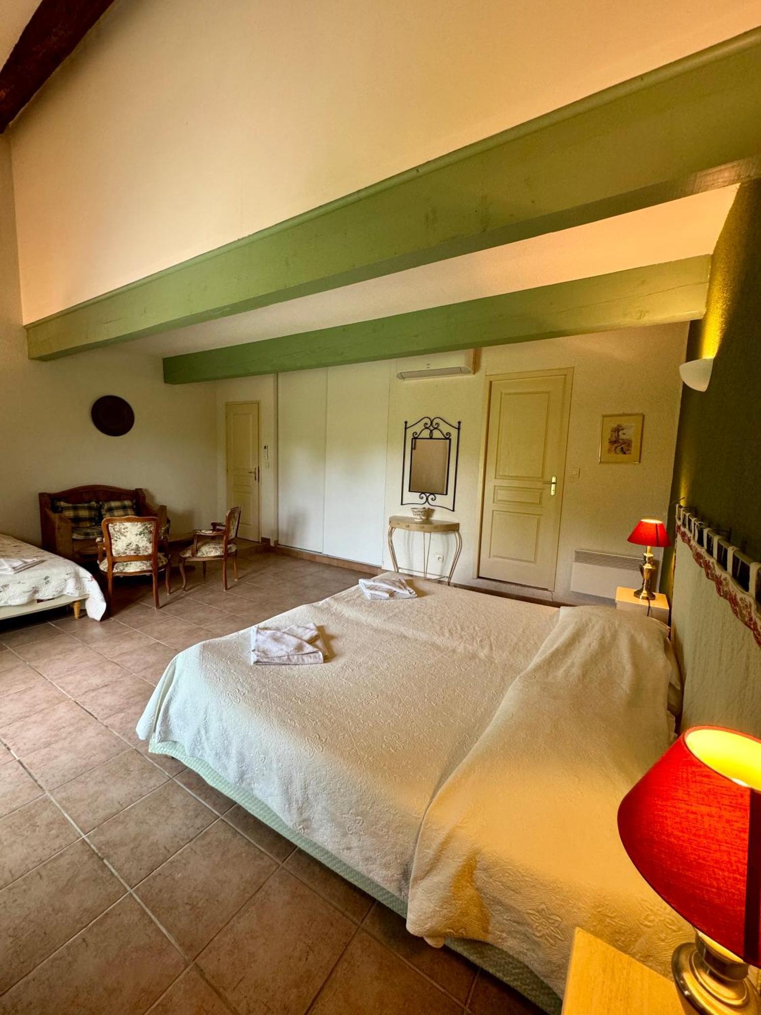 Mas Du Grand Peloux Hotel Port-Saint-Louis-du-Rhone Ruang foto