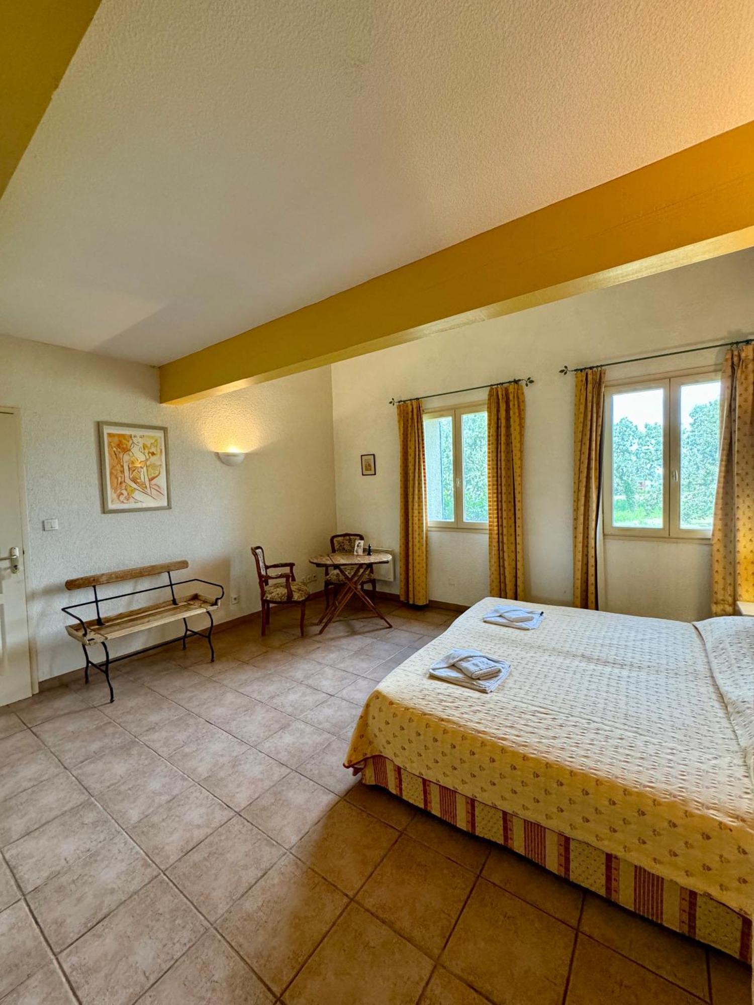 Mas Du Grand Peloux Hotel Port-Saint-Louis-du-Rhone Ruang foto