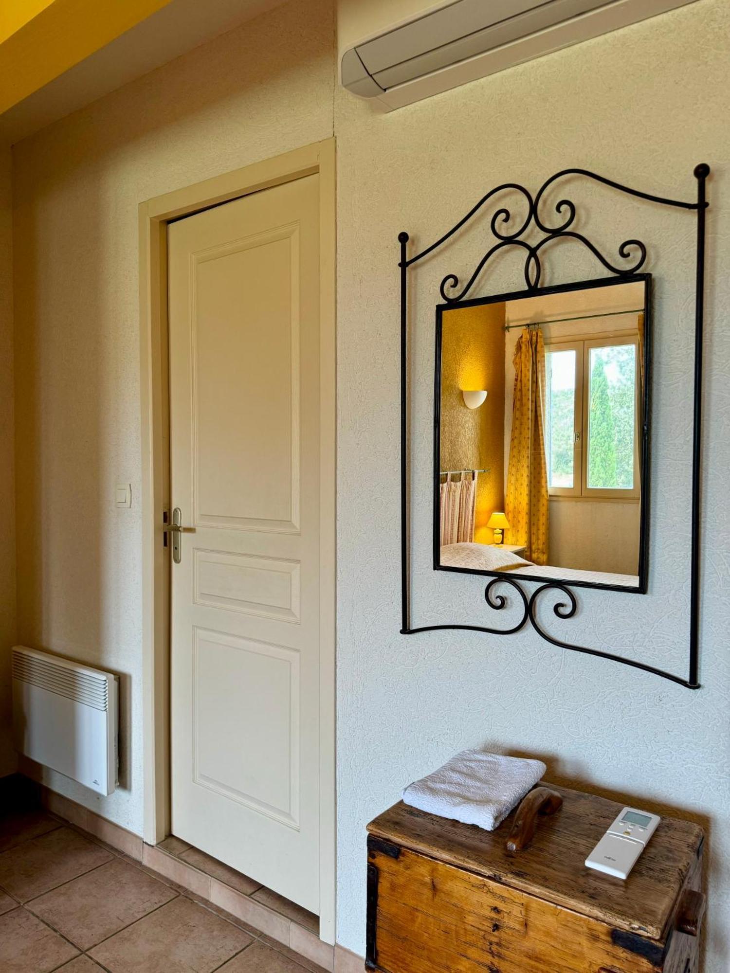 Mas Du Grand Peloux Hotel Port-Saint-Louis-du-Rhone Bagian luar foto