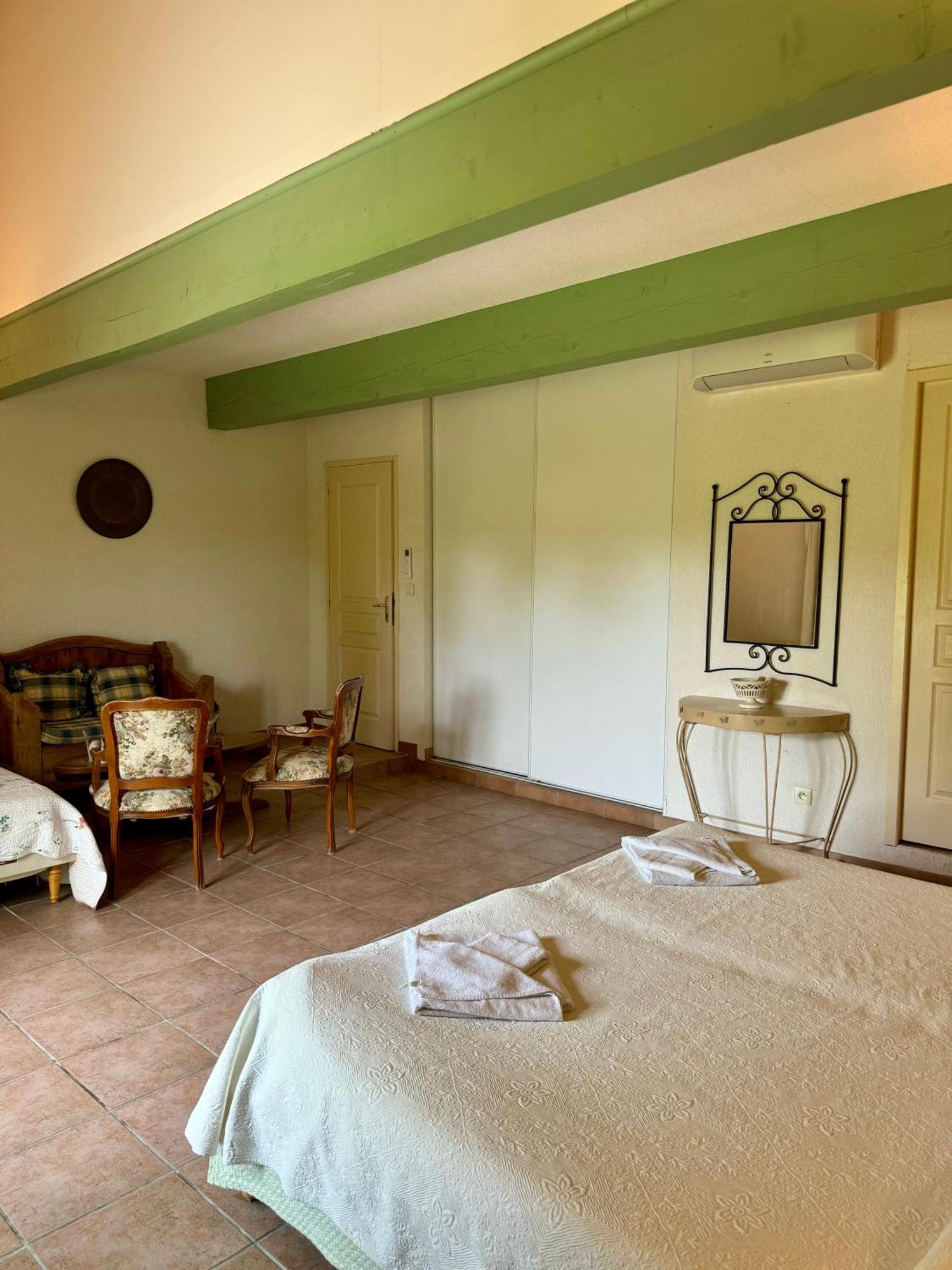 Mas Du Grand Peloux Hotel Port-Saint-Louis-du-Rhone Ruang foto