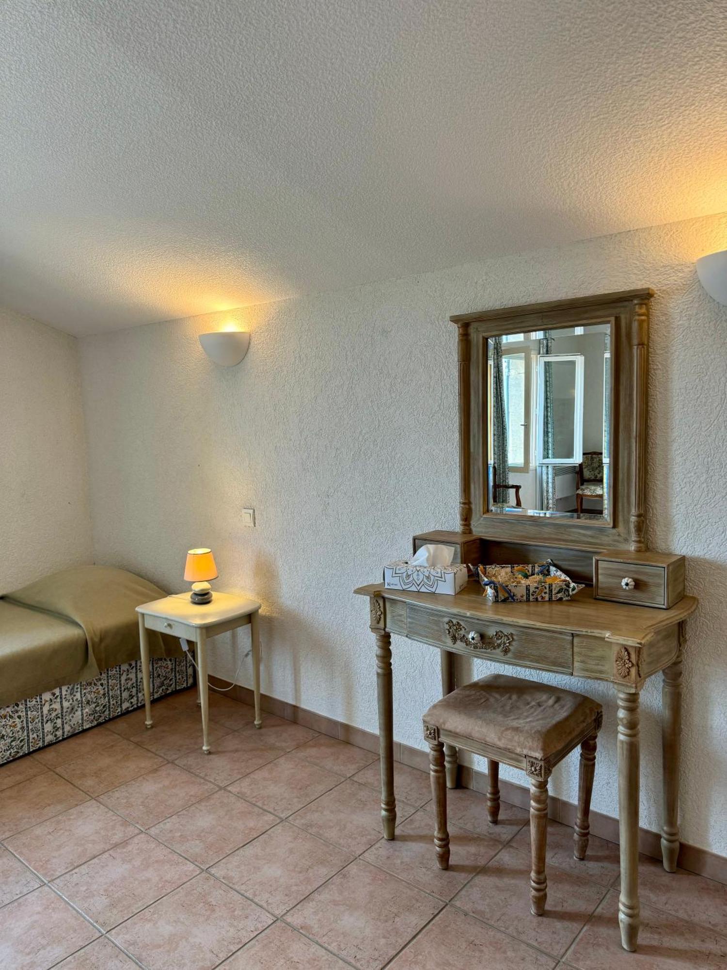 Mas Du Grand Peloux Hotel Port-Saint-Louis-du-Rhone Ruang foto