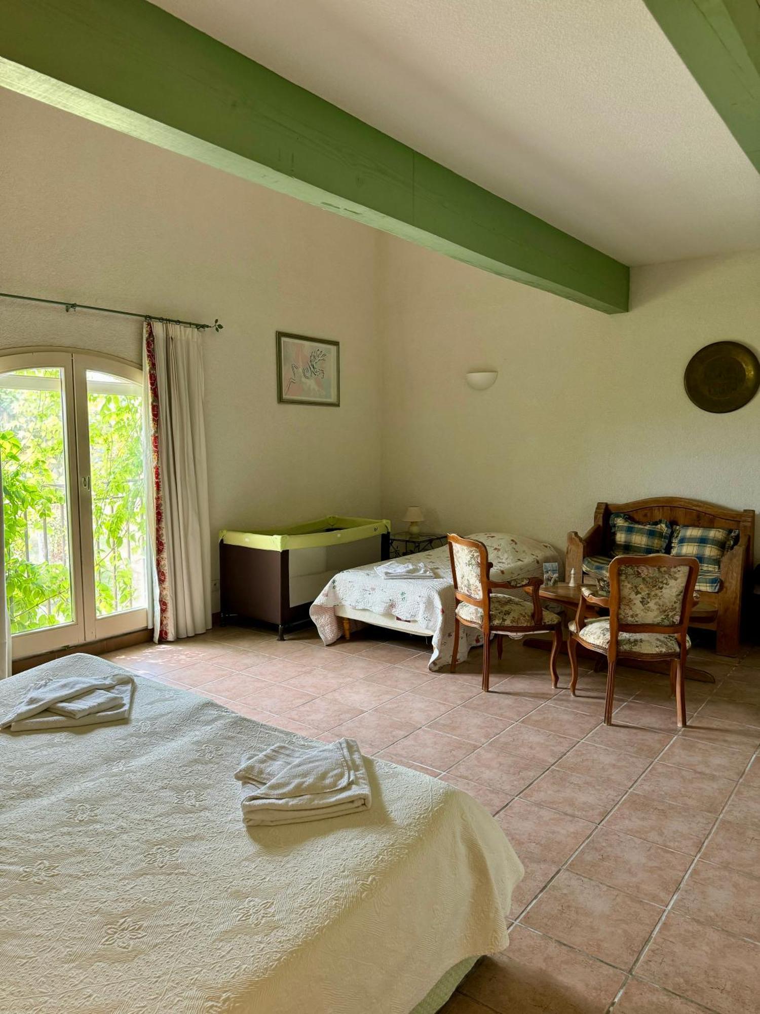 Mas Du Grand Peloux Hotel Port-Saint-Louis-du-Rhone Ruang foto